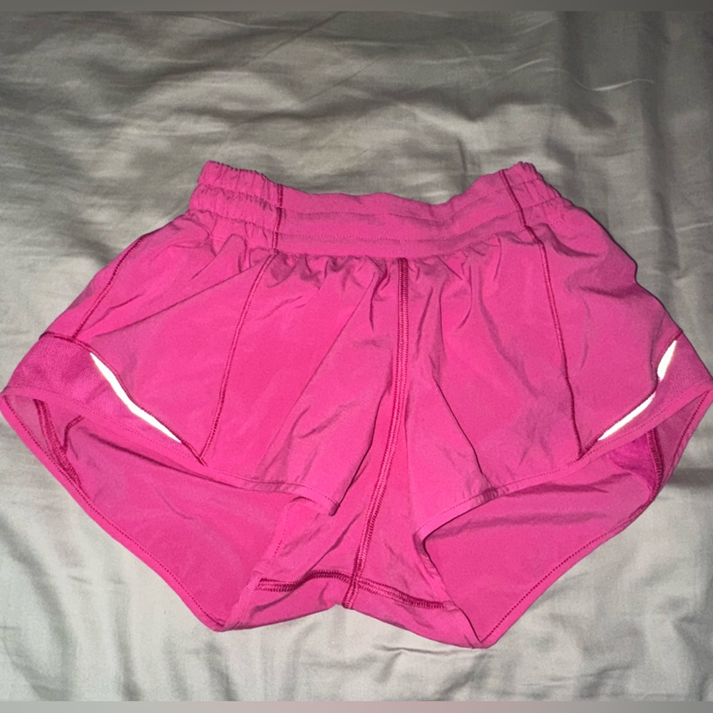 lululemon hotty hot shorts low rise 2.5" sonic pink